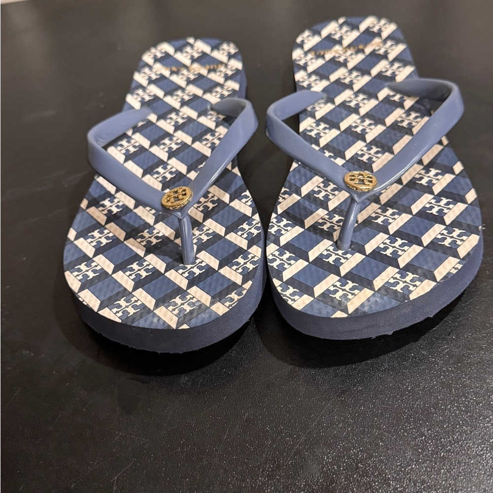 Tory Burch Blue and White Patterned monogram logo design flip flop Slippers 7